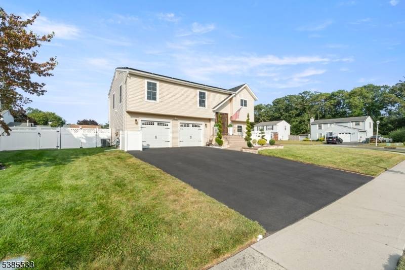 Howell Twp., NJ 07731,4 Hedgewood Rd