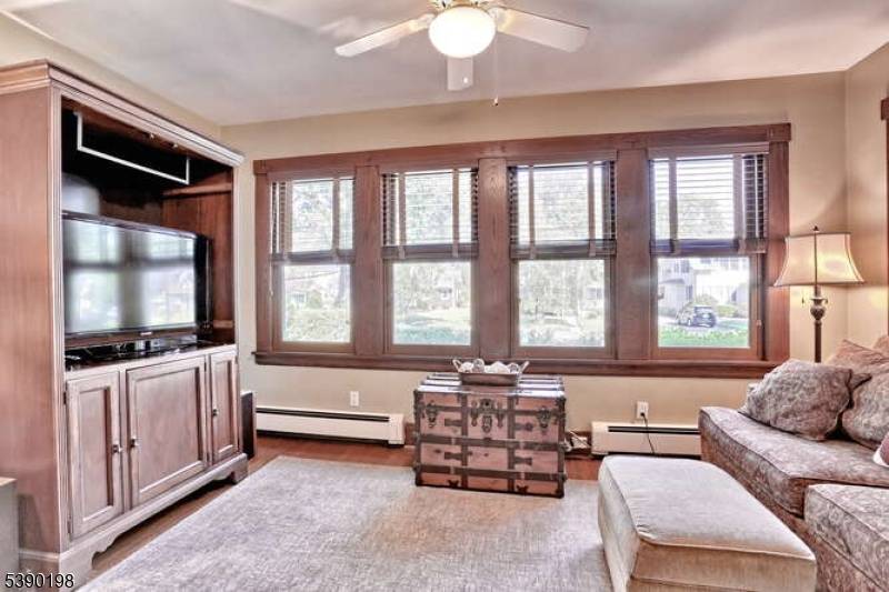 Glen Rock Boro, NJ 07452,472 Rock Rd