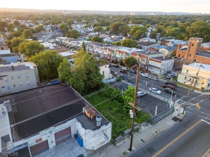 Irvington Twp., NJ 07111,679 Grove St