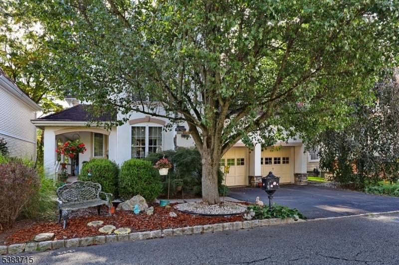 Oakland Boro, NJ 07436,42 Hunters Run