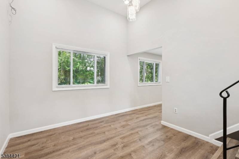 Edison Twp., NJ 08817,5 Waverly Dr