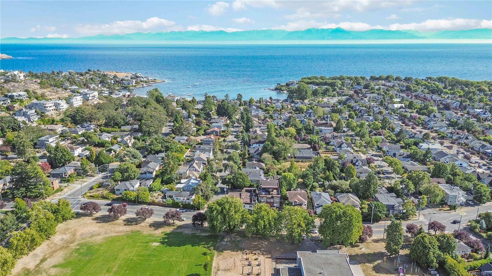 Victoria, BC V8S 1G9,1827 Fairfield Rd #4