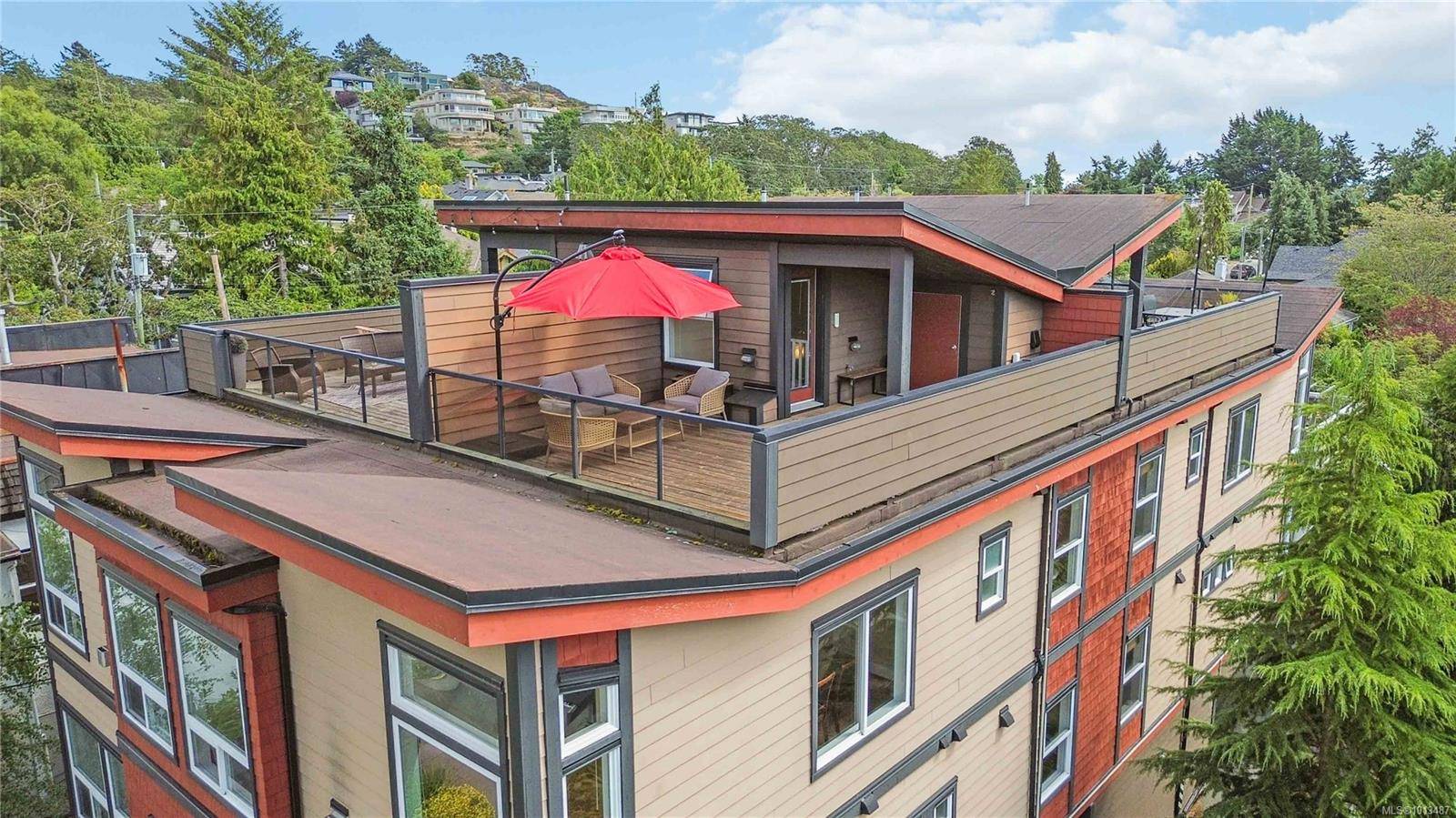 Victoria, BC V8S 1G9,1827 Fairfield Rd #4