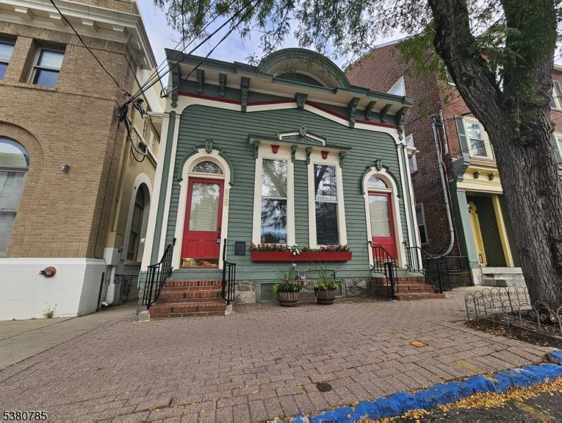 Belvidere Twp., NJ 07823,325 Front St