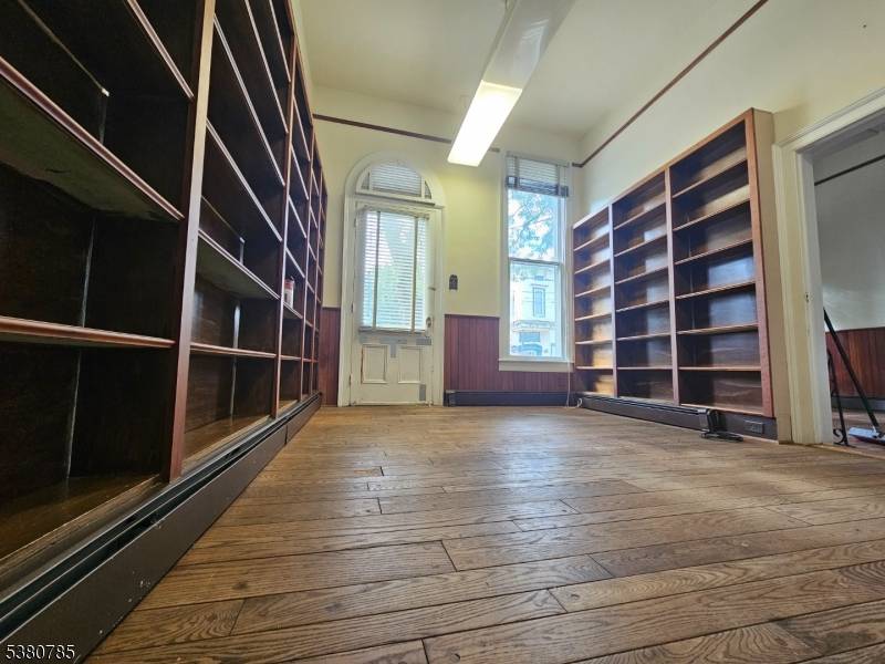 Belvidere Twp., NJ 07823,325 Front St