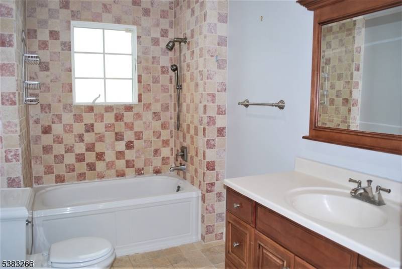 Maywood Boro, NJ 07607,61 Ecentral Ave