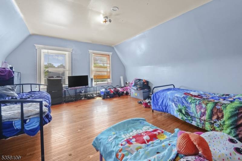 East Orange City, NJ 07018,253 S Burnett St