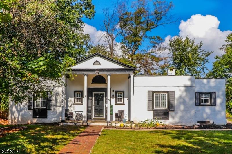 Metuchen Boro, NJ 08840,266 Middlesex Ave