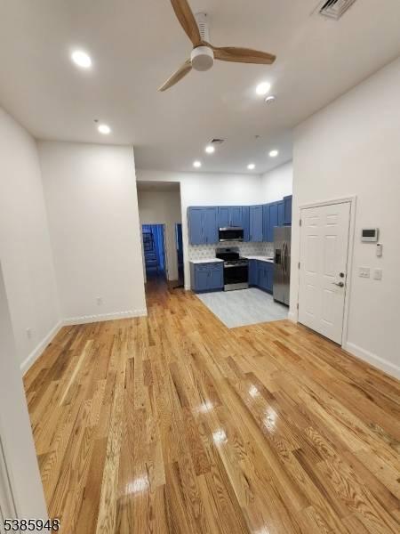 Paterson City, NJ 07505,189 Main St #3B