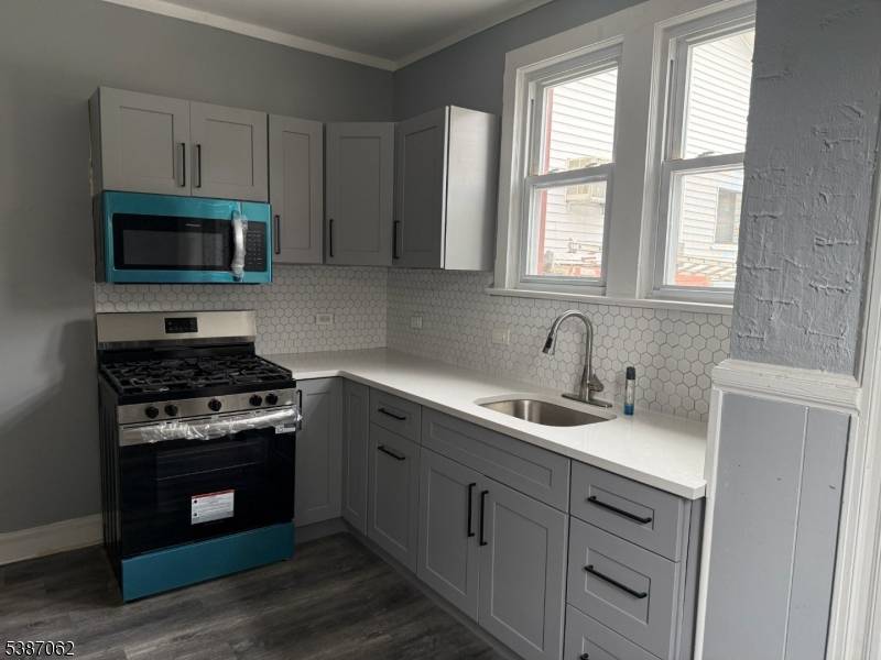 Kearny Town, NJ 07032,31 Tappan St #1