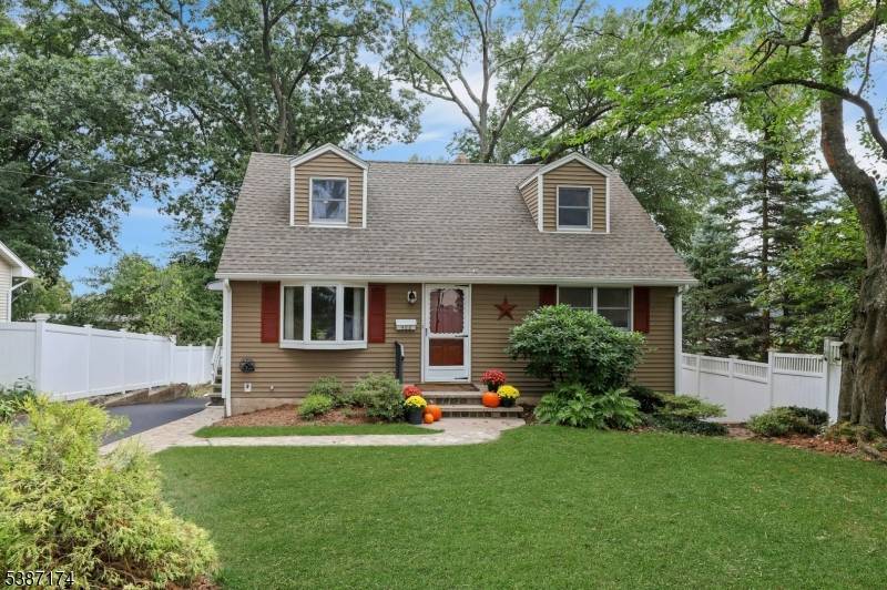 Wyckoff Twp., NJ 07481,488 Baxter Ave