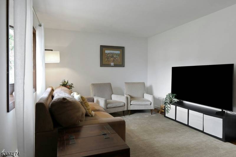 Wyckoff Twp., NJ 07481,488 Baxter Ave