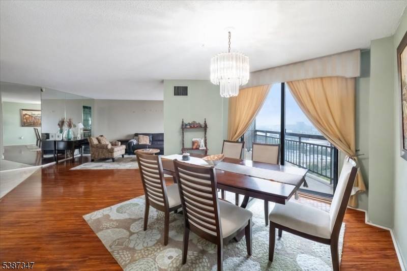 Secaucus Town, NJ 07094,2006 Harmon Cove Tower