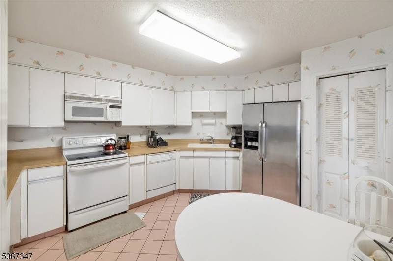 Secaucus Town, NJ 07094,2006 Harmon Cove Tower