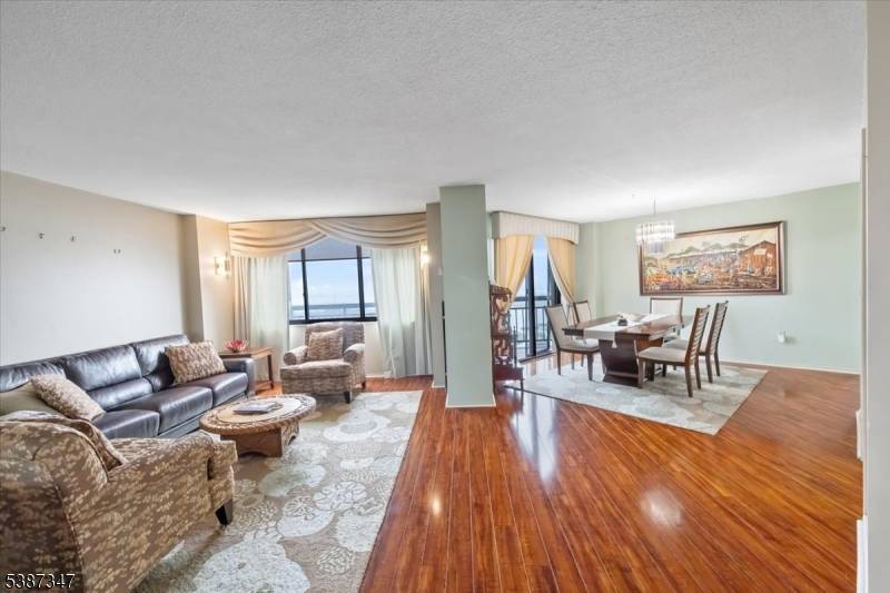 Secaucus Town, NJ 07094,2006 Harmon Cove Tower