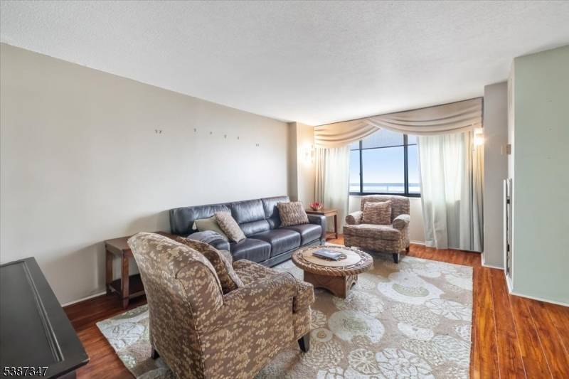 Secaucus Town, NJ 07094,2006 Harmon Cove Tower