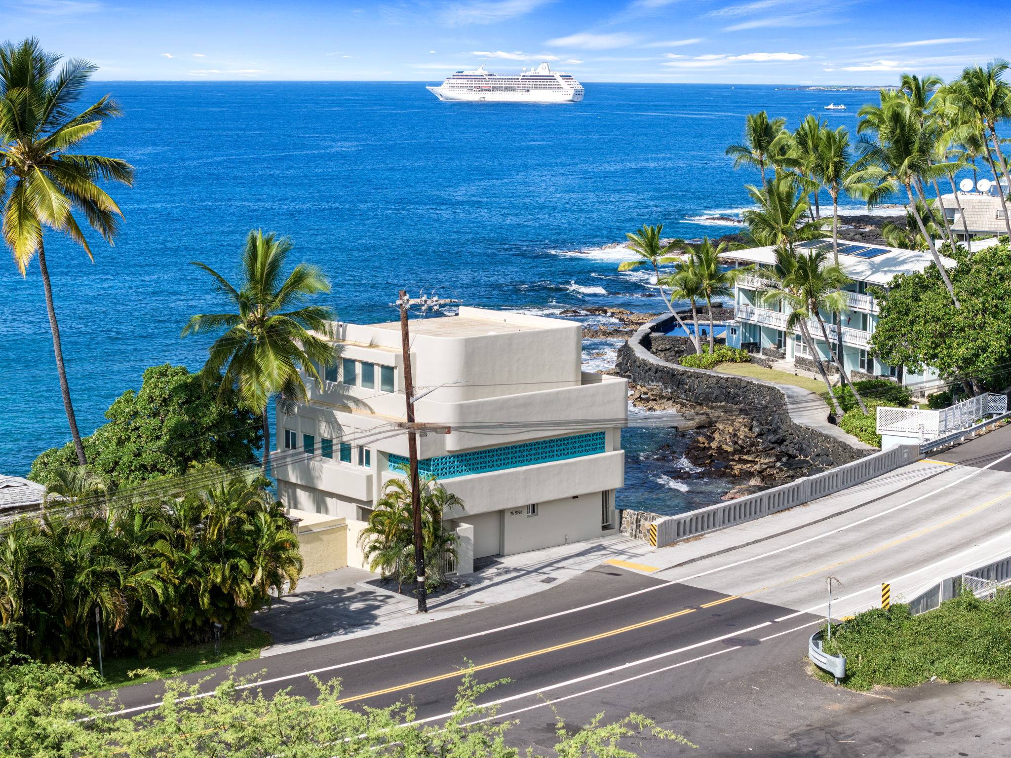 Kailua-kona, HI 96740,75-5976 ALII DR