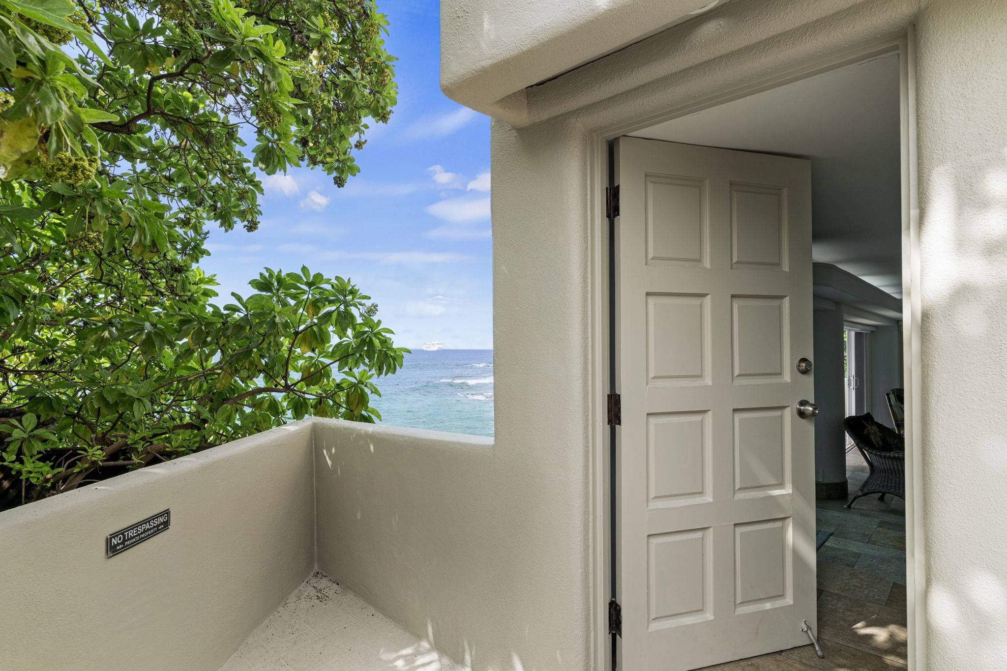 Kailua-kona, HI 96740,75-5976 ALII DR