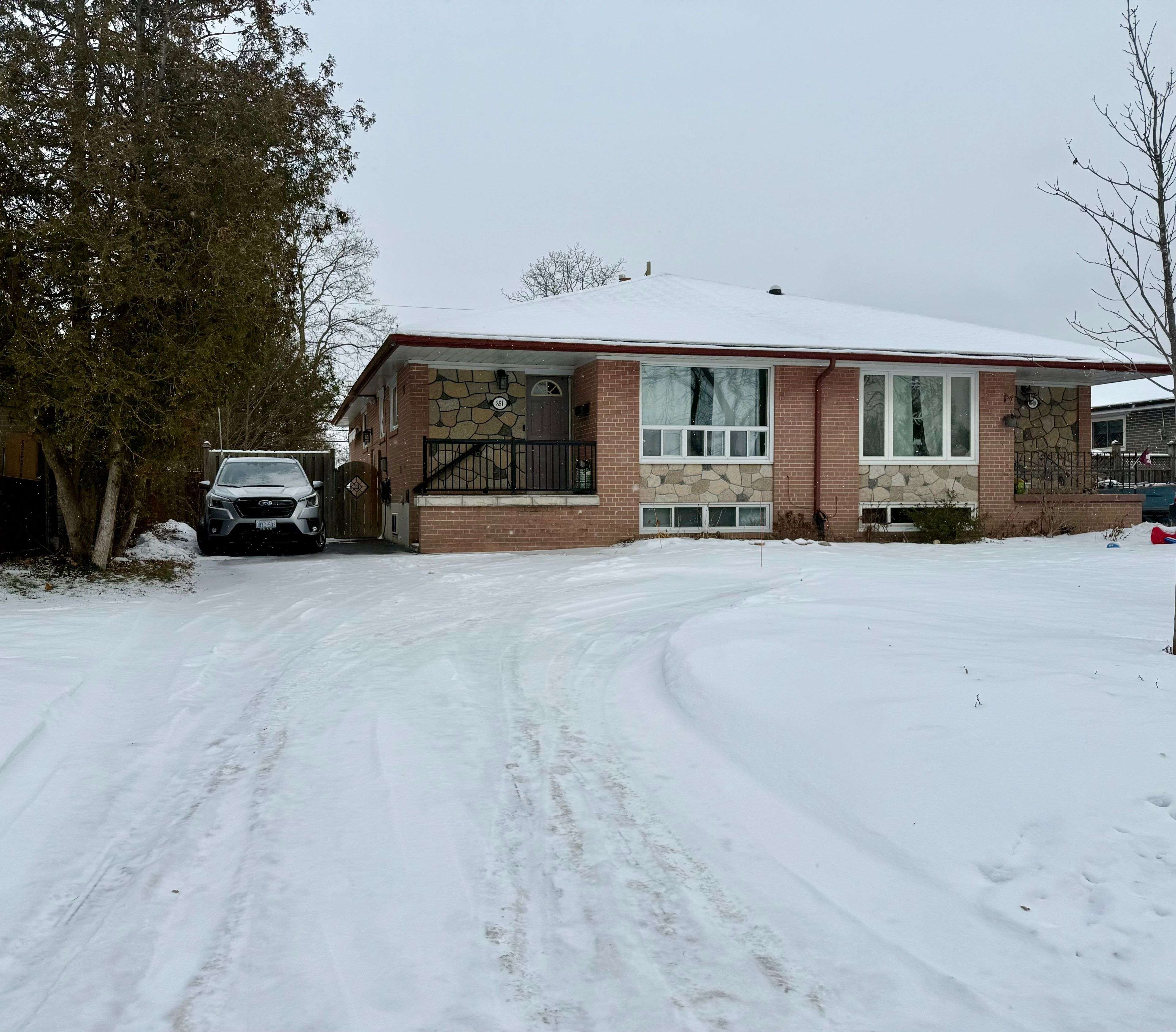 Pickering, ON L1W 1X2,851 Bem AVE