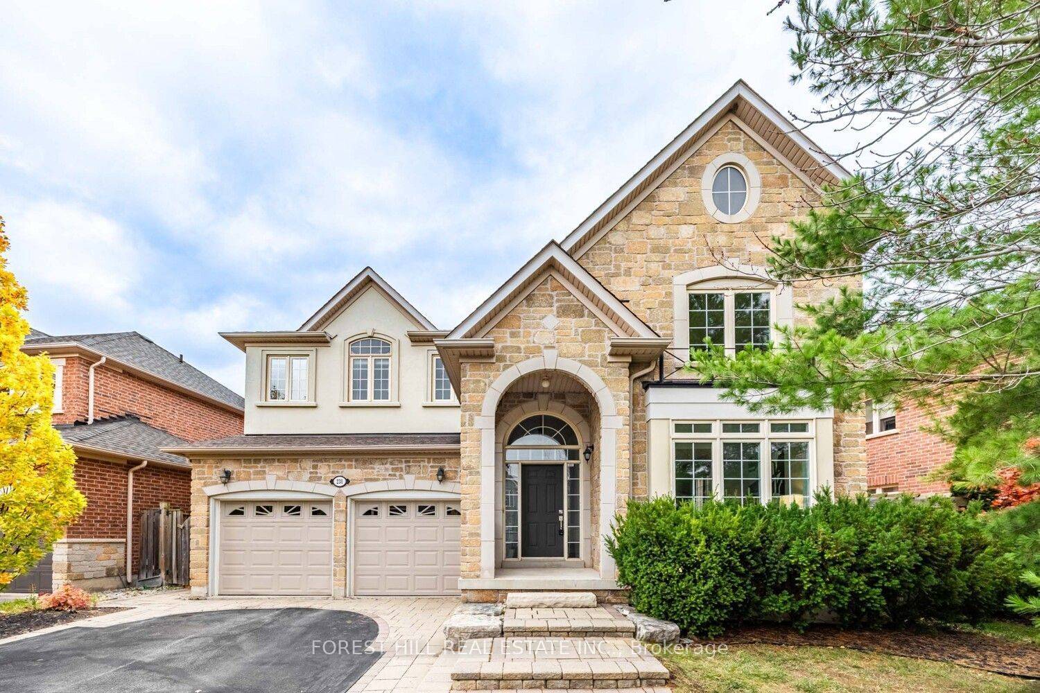 Oakville, ON L6L 6V4,231 Butterfly LN