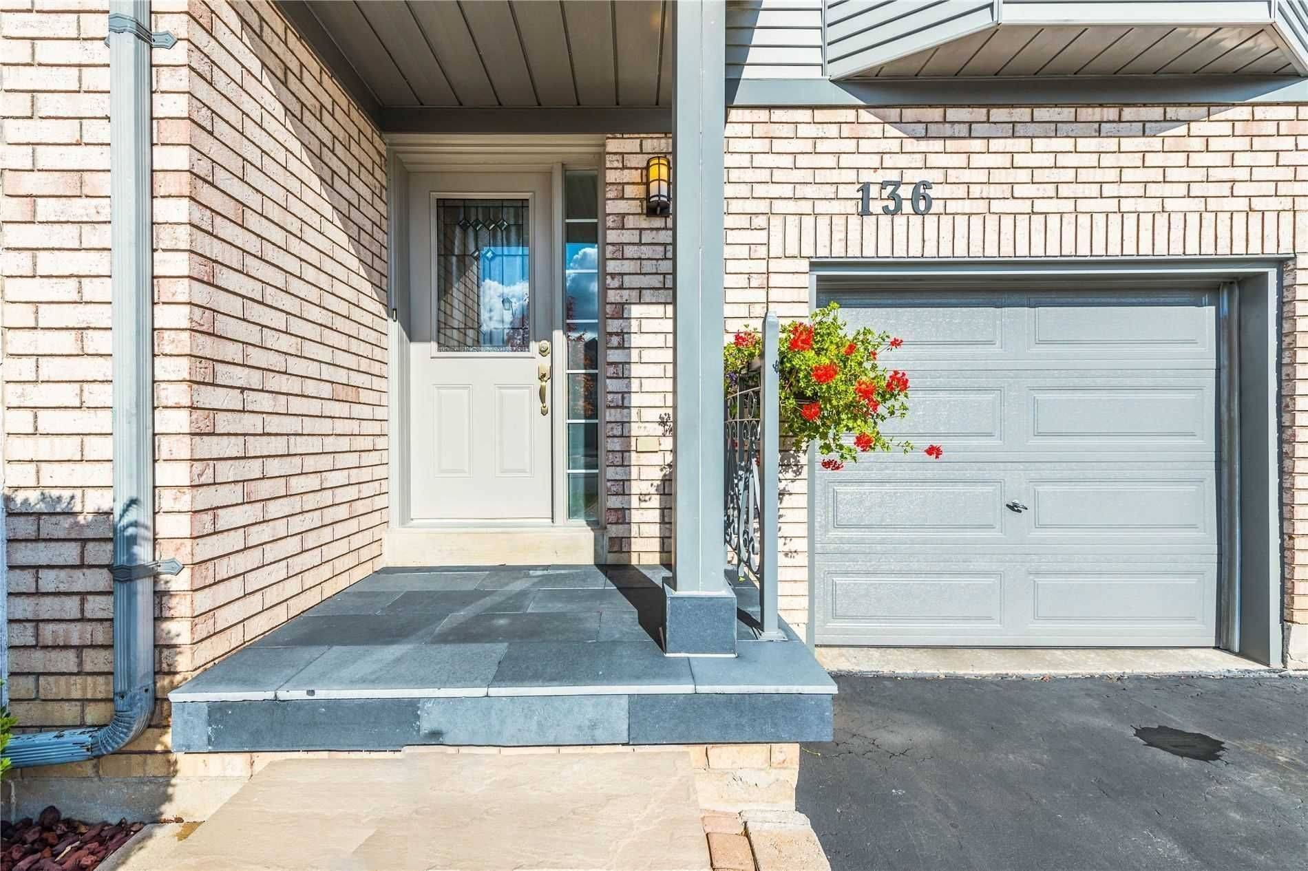 Brampton, ON L6R 1B3,136 Chipmunk CRES