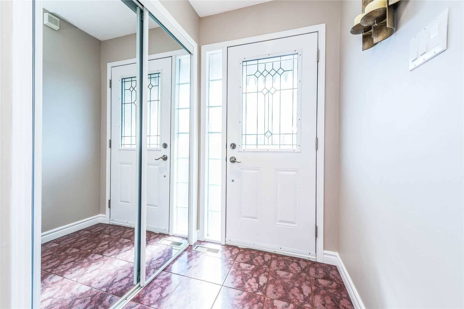 Brampton, ON L6R 1B3,136 Chipmunk CRES