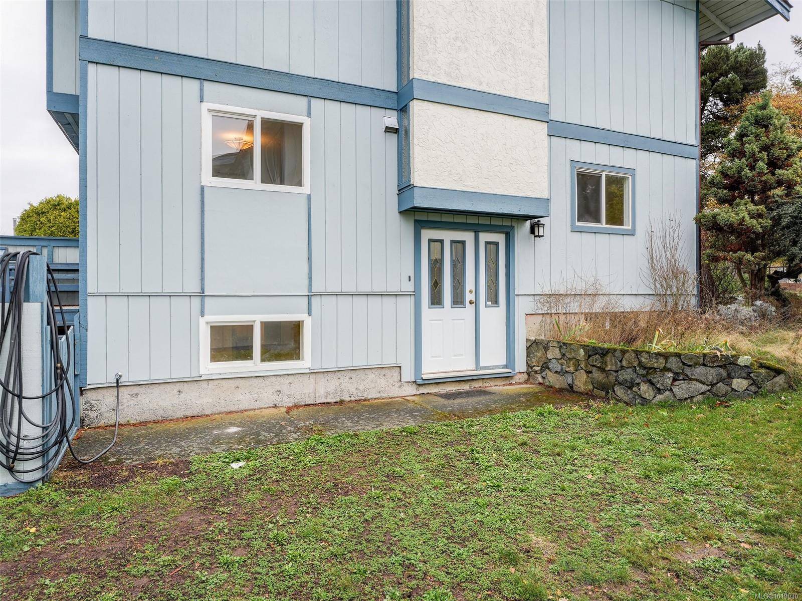 Saanich, BC V8N 3X5,3987 Gordon Head Rd #45