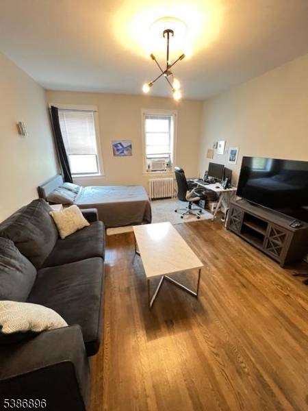 Hackensack City, NJ 07601,303 Hamilton Pl #D4