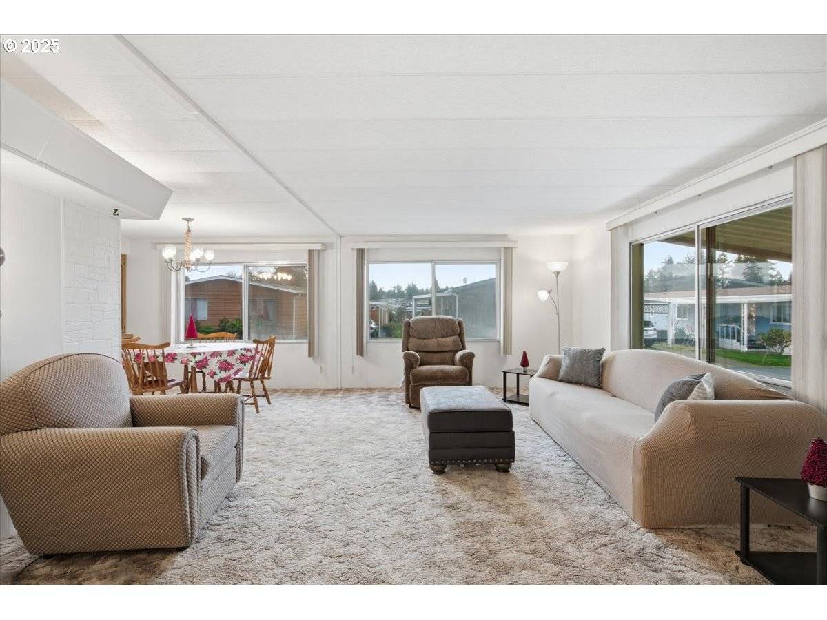 Salem, OR 97302,4940 SUNNYSIDE RD SE #H5