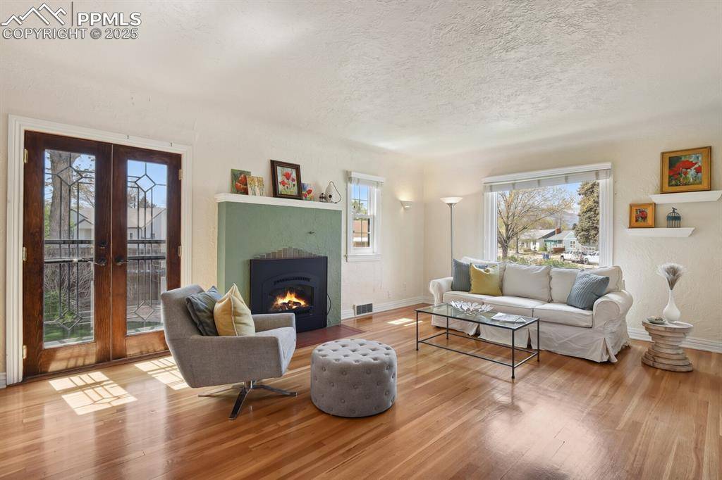 Colorado Springs, CO 80903,1003 N Institute ST