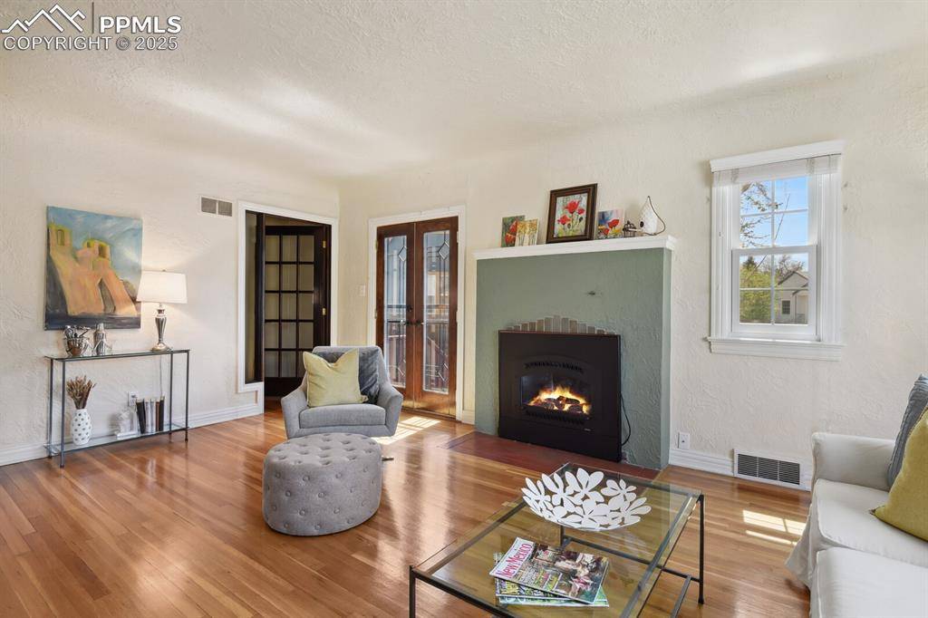 Colorado Springs, CO 80903,1003 N Institute ST