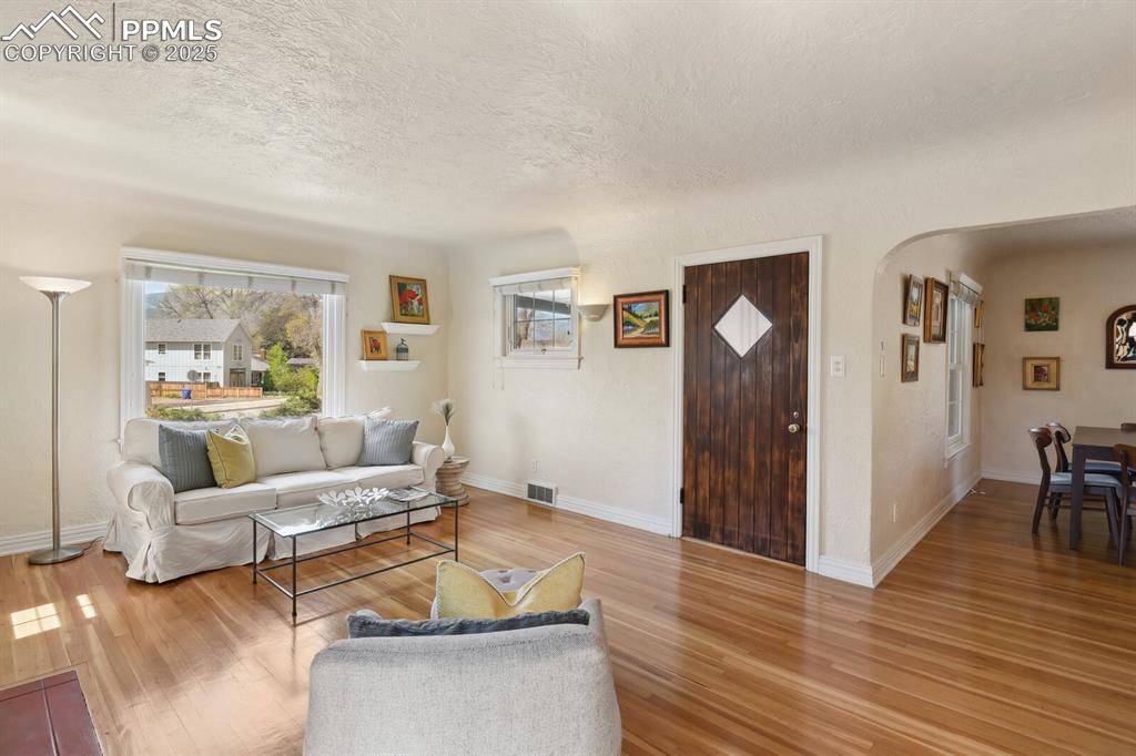 Colorado Springs, CO 80903,1003 N Institute ST