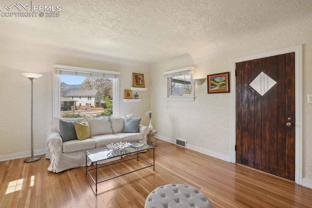 Colorado Springs, CO 80903,1003 N Institute ST