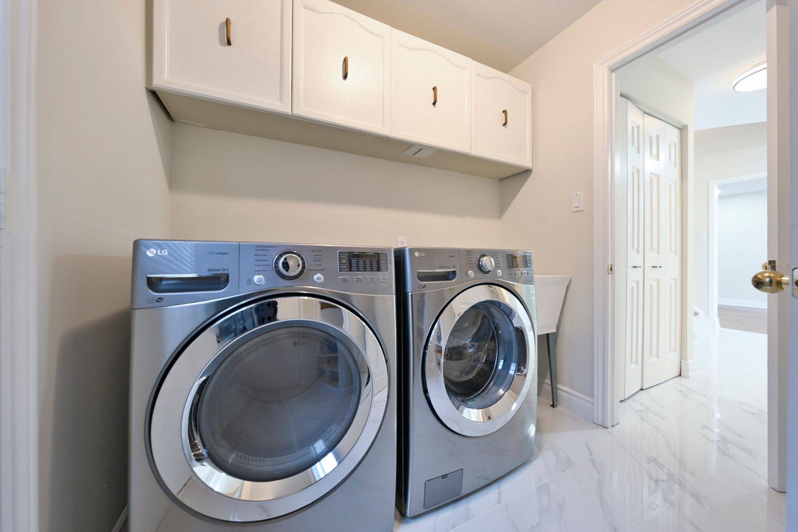 Whitby, ON L1R 1J5,18 Glen Dhu DR