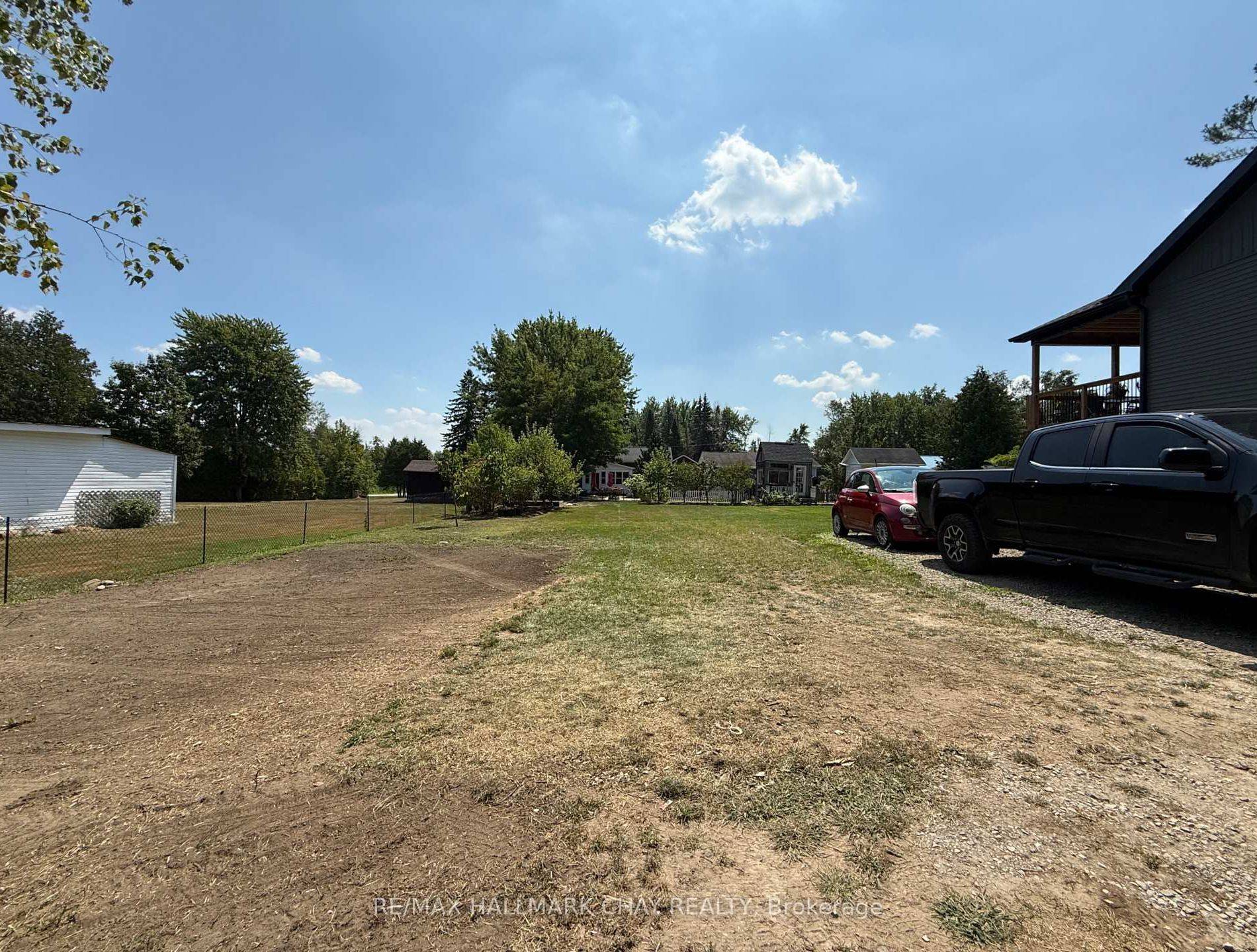 Innisfil, ON L0L 1R0,1047b Larch ST