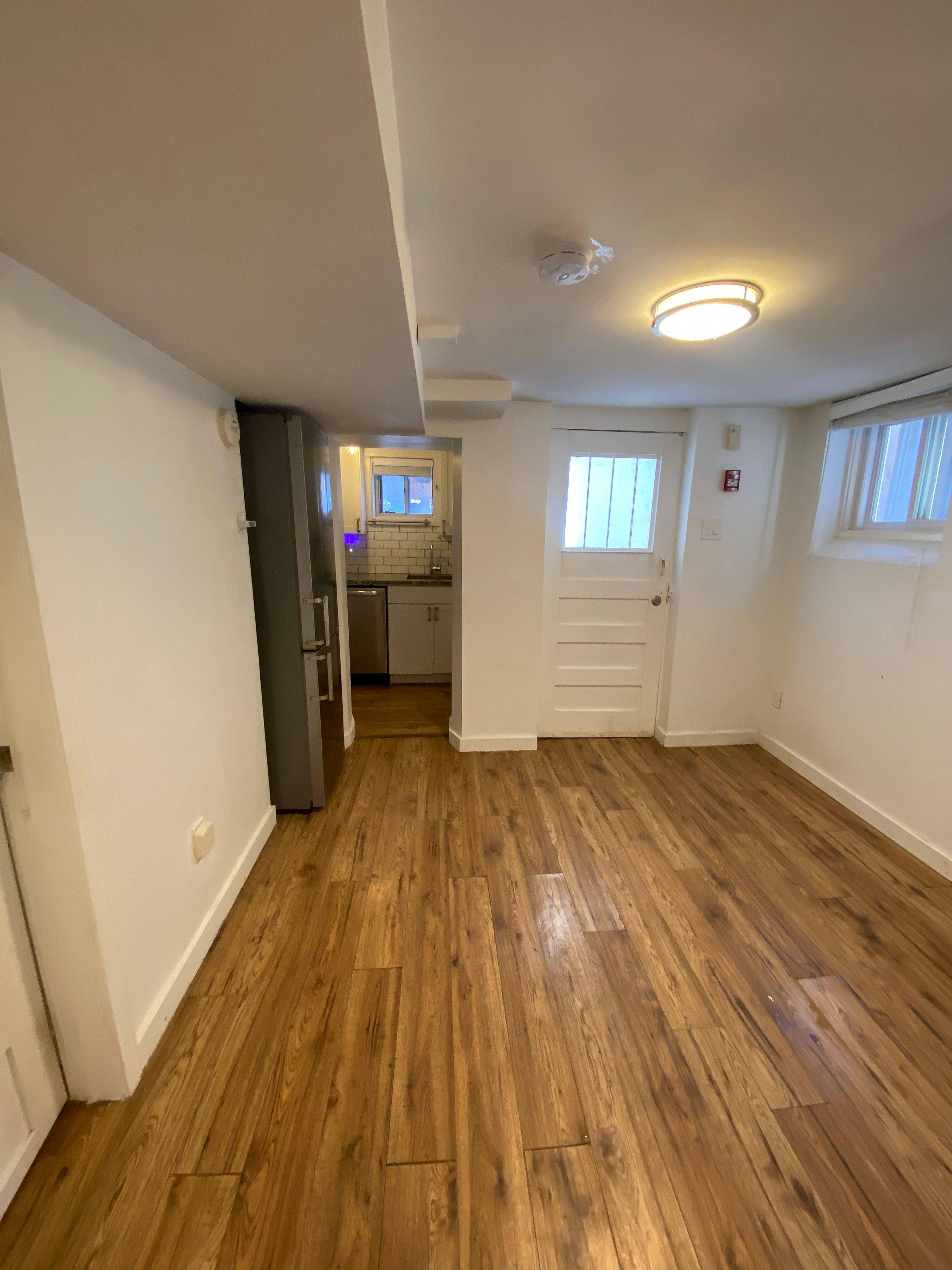 Toronto W01, ON M6R 1Y7,67 Boustead AVE #Bsmt Apt