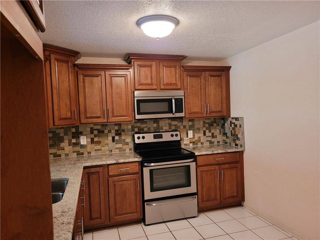 Coral Springs, FL 33071,2027 Coral Ridge Dr #206 S