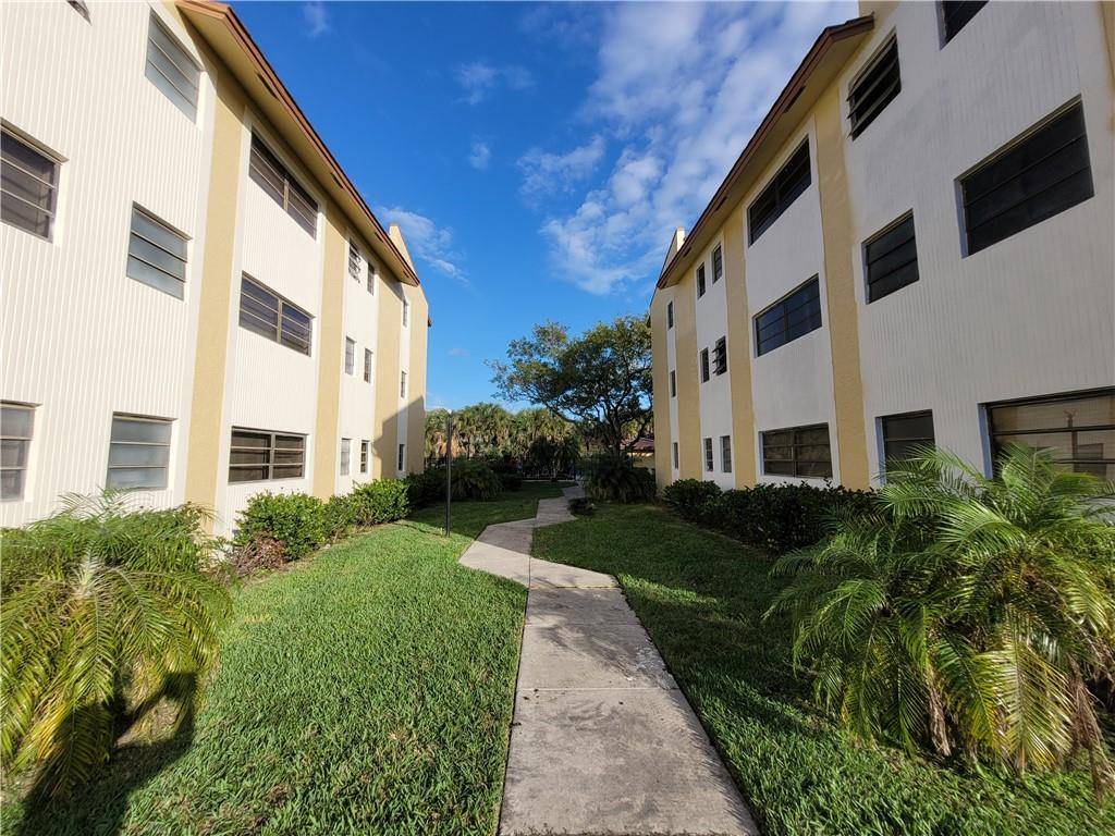 Coral Springs, FL 33071,2027 Coral Ridge Dr #206 S