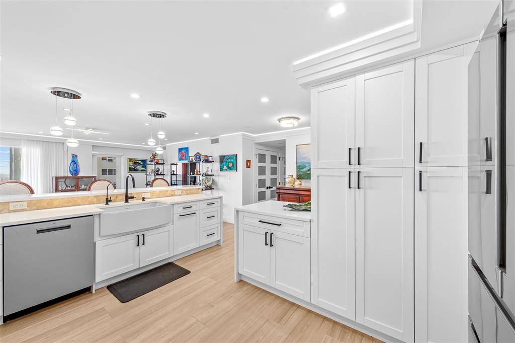 Fort Lauderdale, FL 33308,3410 Galt Ocean Dr #702N