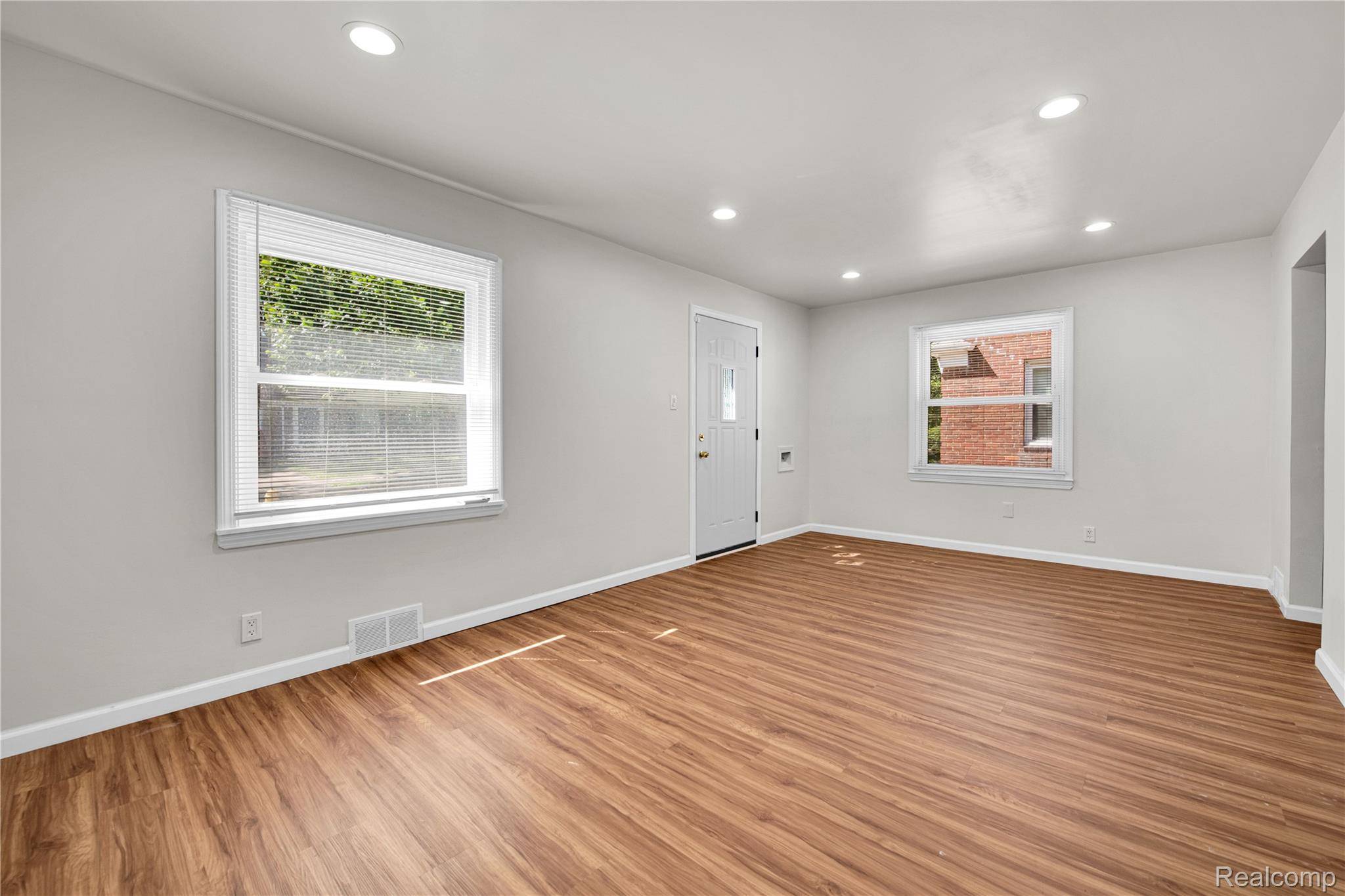 Detroit, MI 48224,17173 Ontario ST