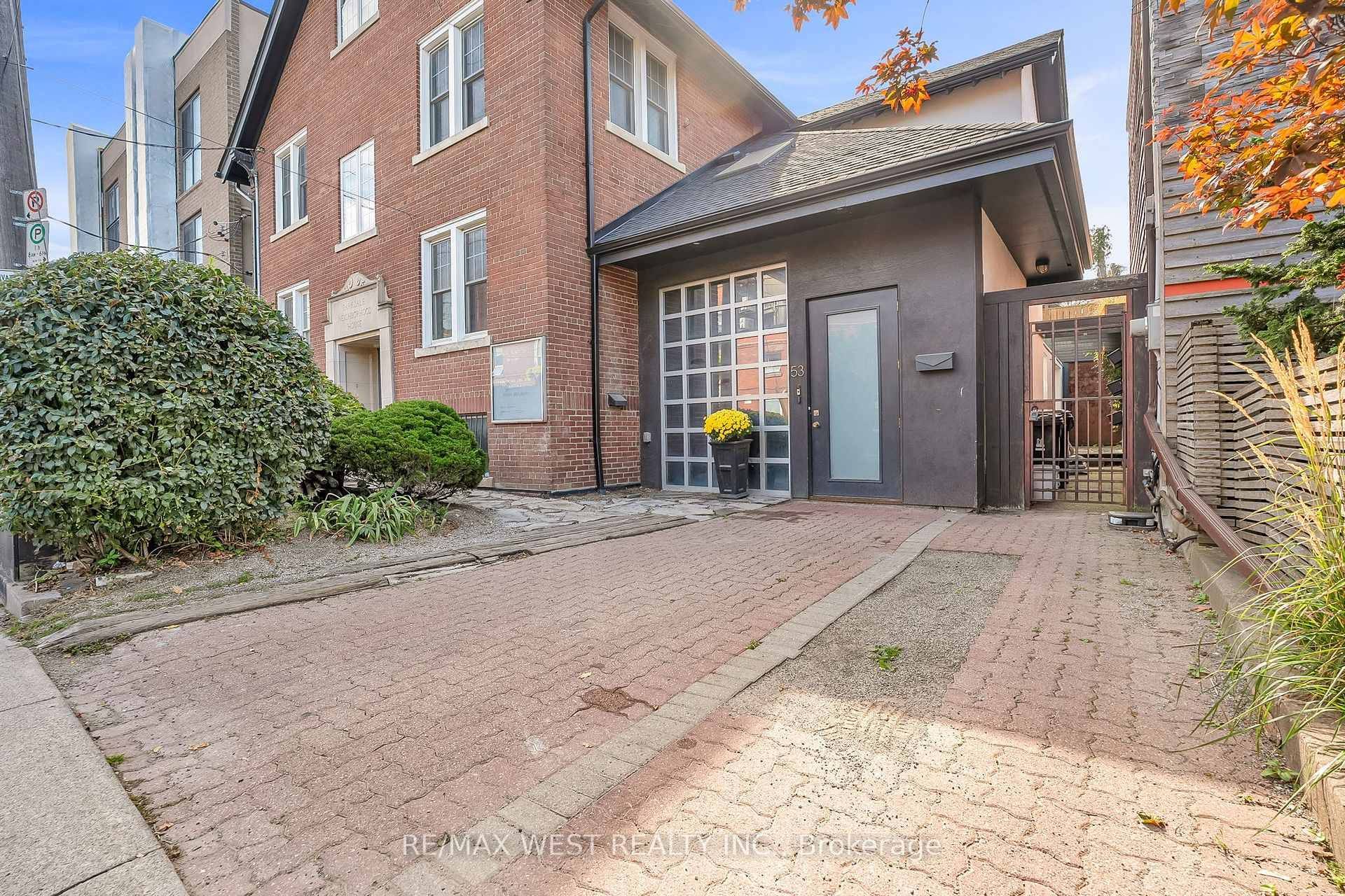 Toronto C01, ON M6J 1N8,53 Argyle ST