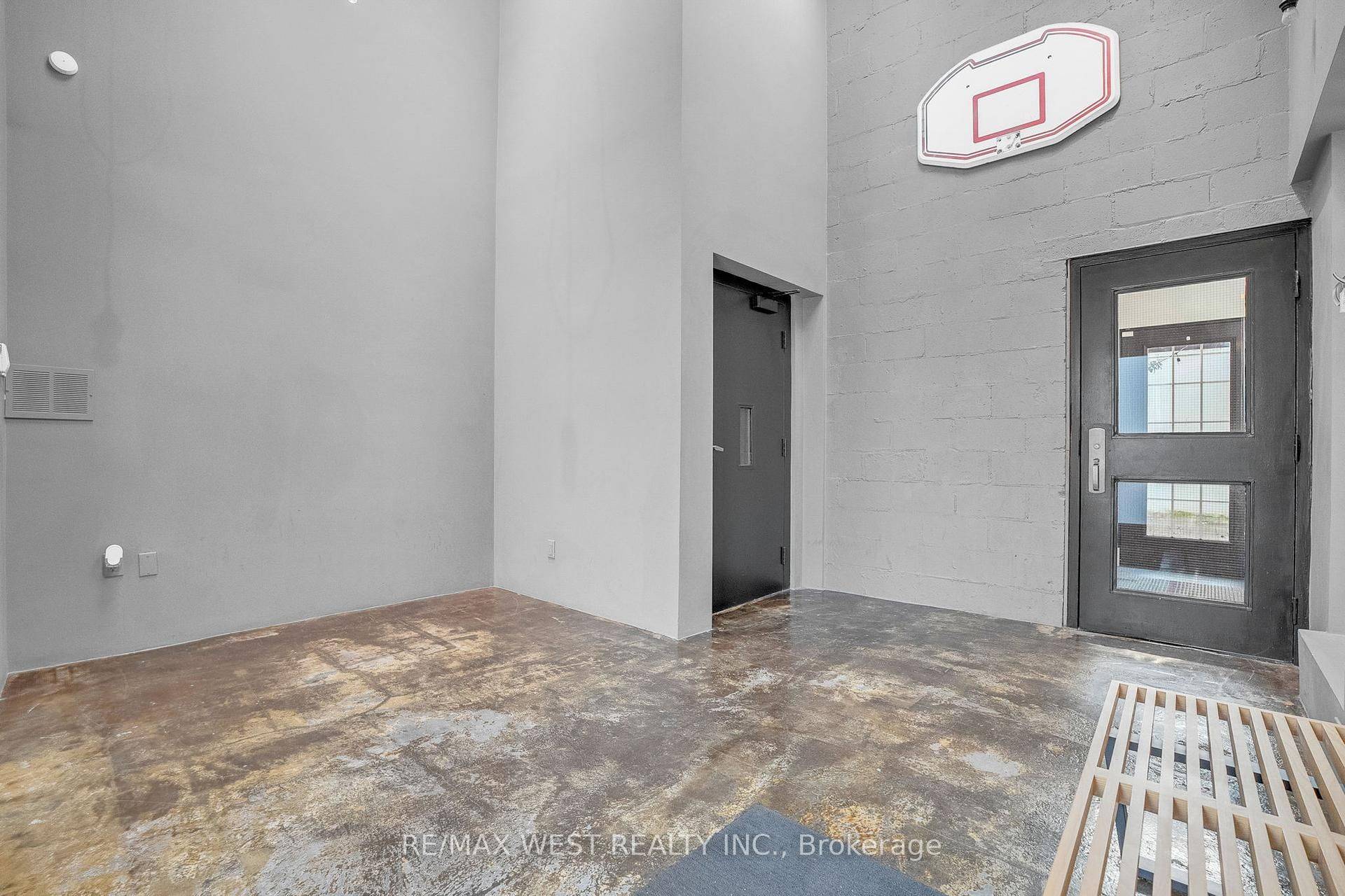 Toronto C01, ON M6J 1N8,53 Argyle ST