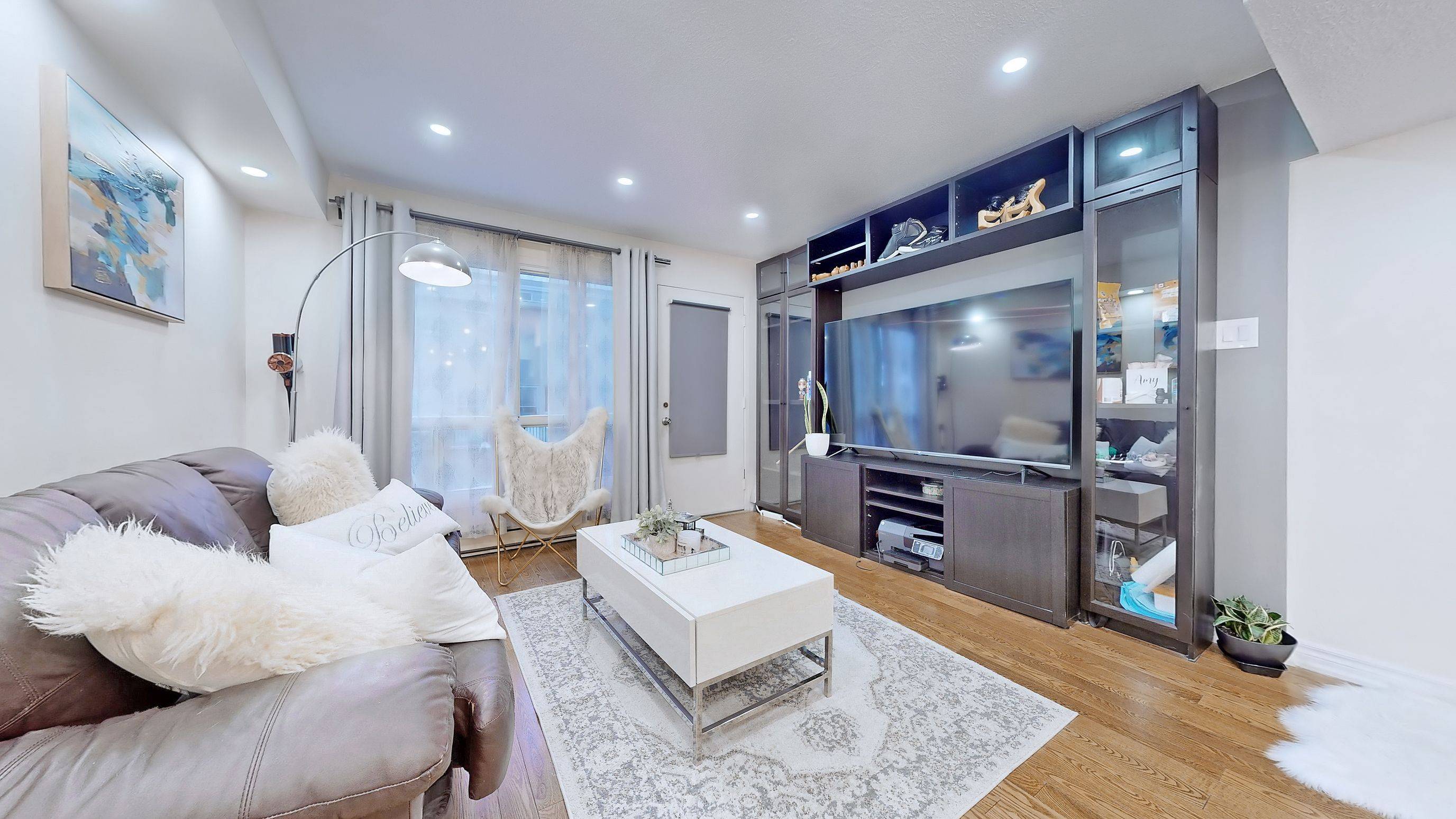 Toronto E01, ON M4M 3H4,1209 Queen ST E #82