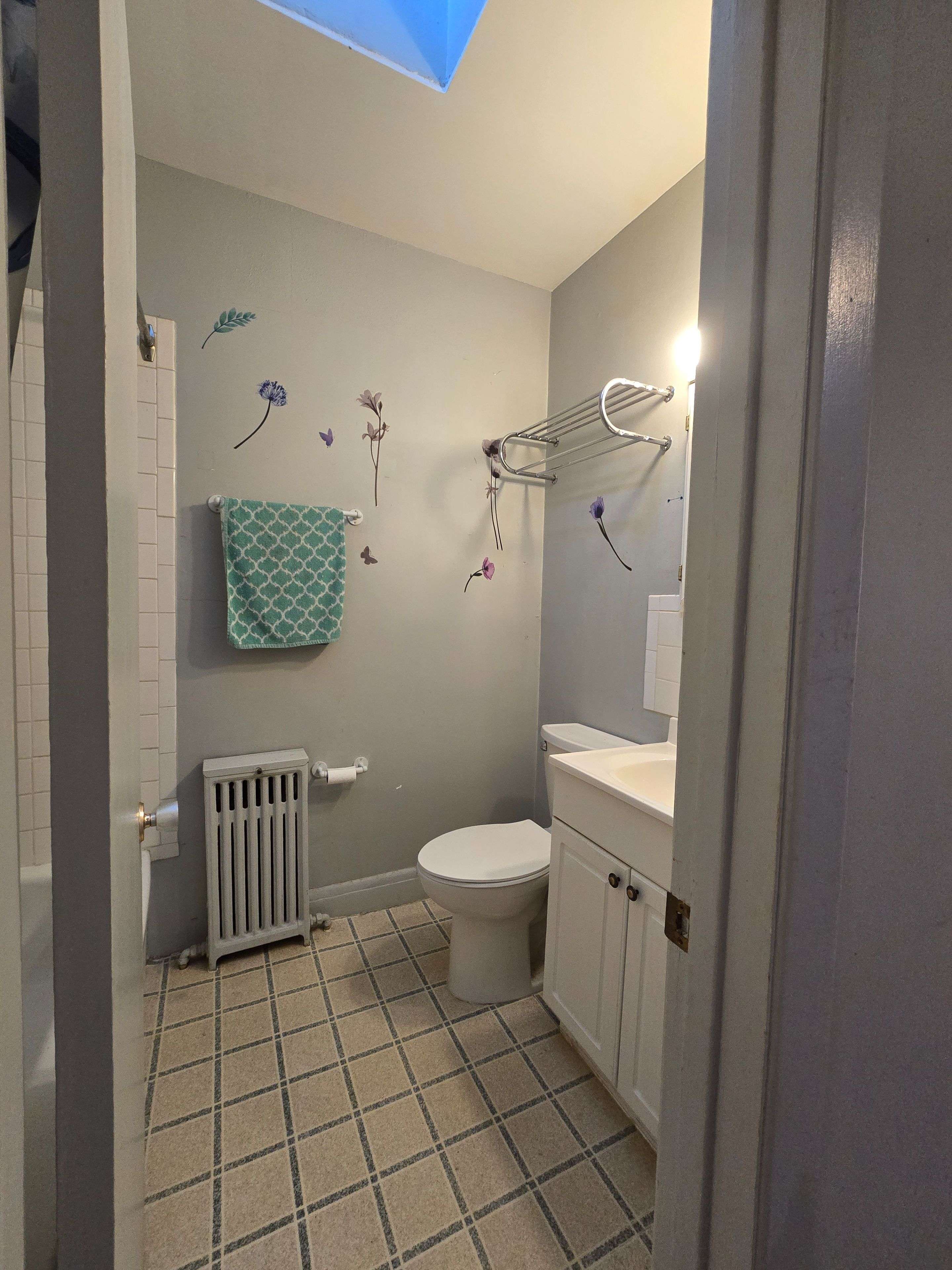 Toronto E06, ON M1N 1V3,2500A Kingston RD #Apt 1