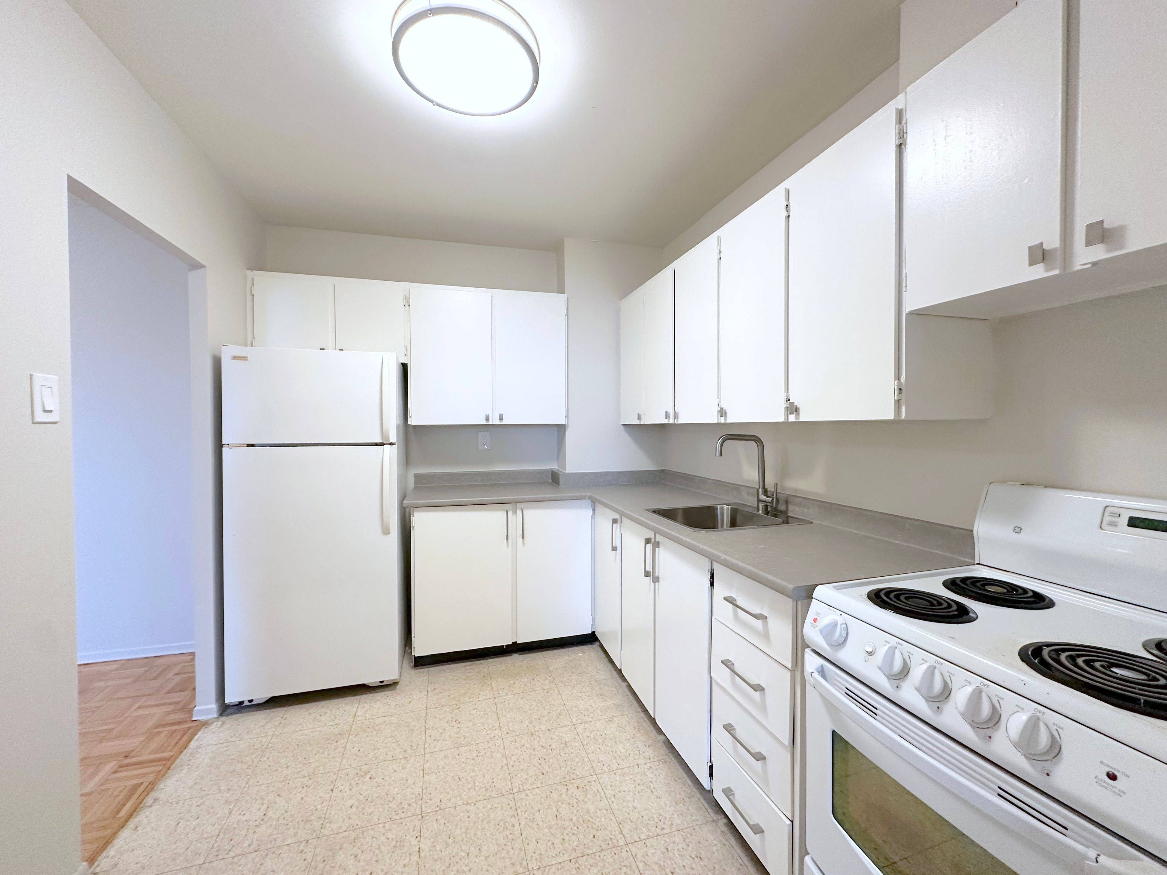 Toronto E06, ON M1L 4P2,30 Denton AVE #504