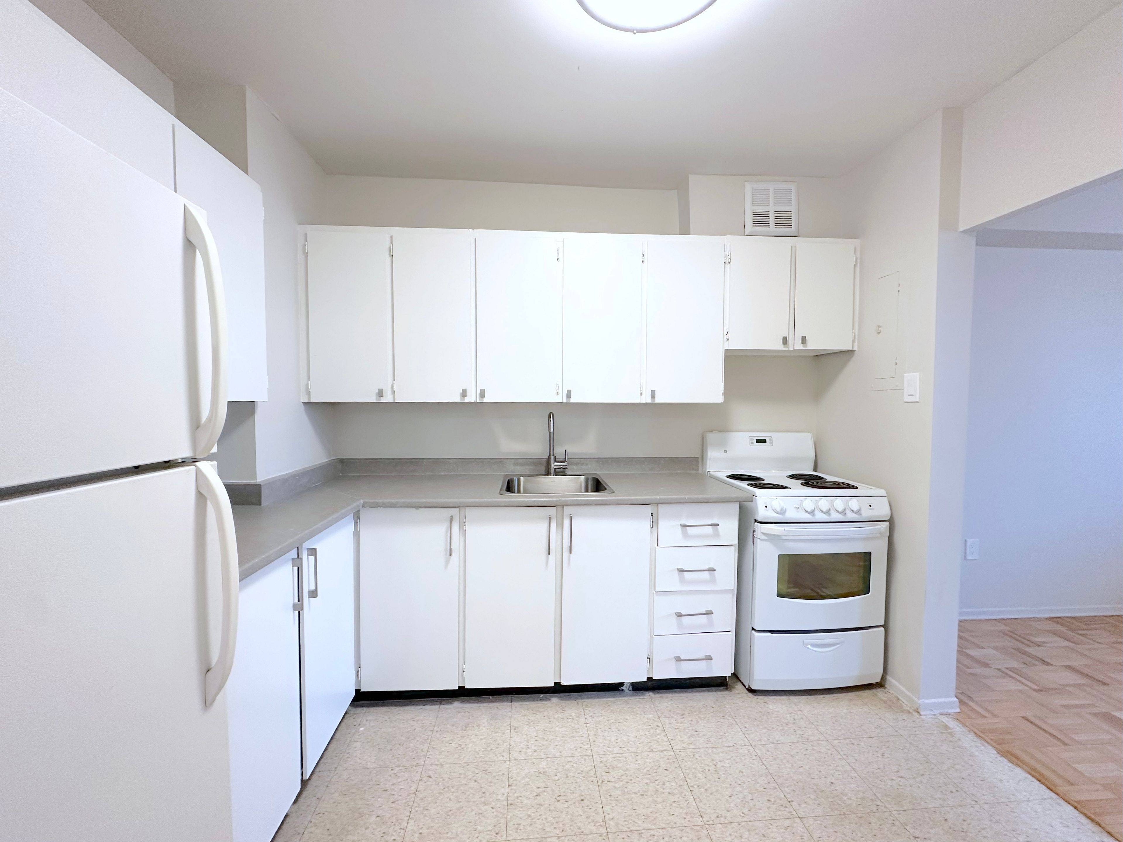 Toronto E06, ON M1L 4P2,30 Denton AVE #504