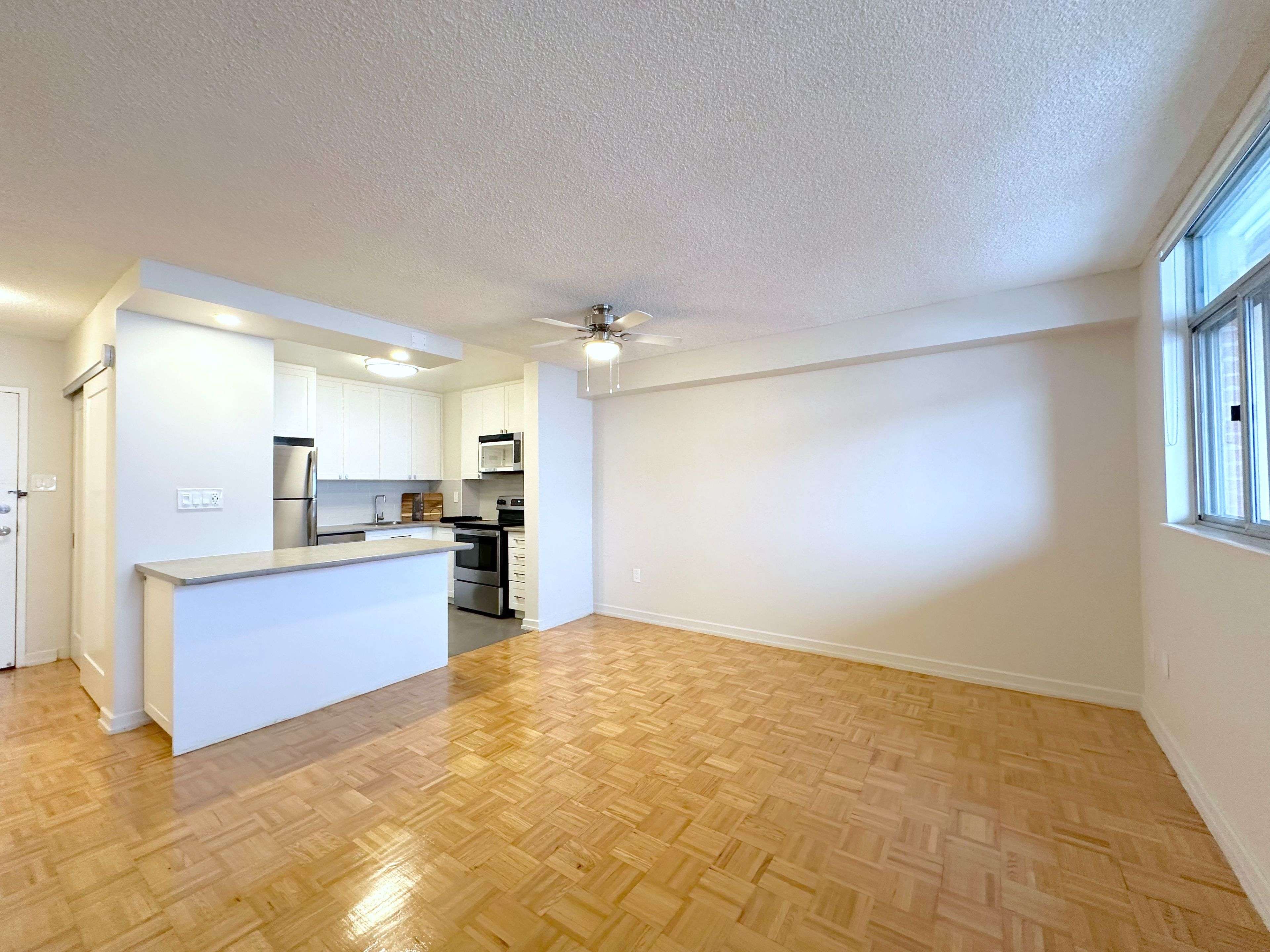 Toronto E06, ON M1L 4P2,30 Denton AVE #1902