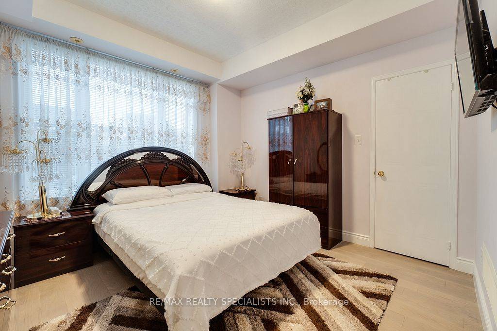 Mississauga, ON L5M 8C6,4985 Southampton DR #44