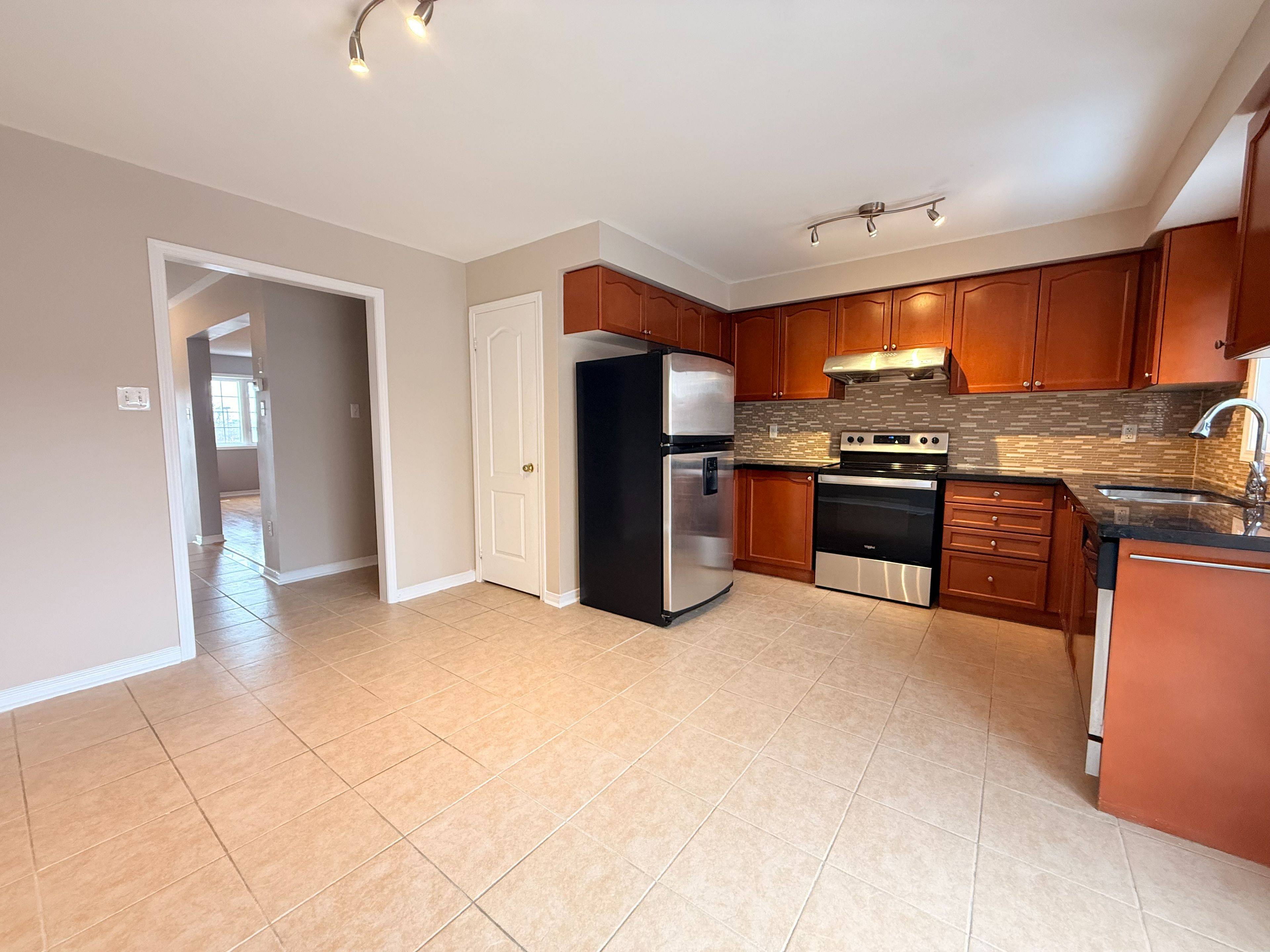 Mississauga, ON L5R 0B5,5727 Retreat ST