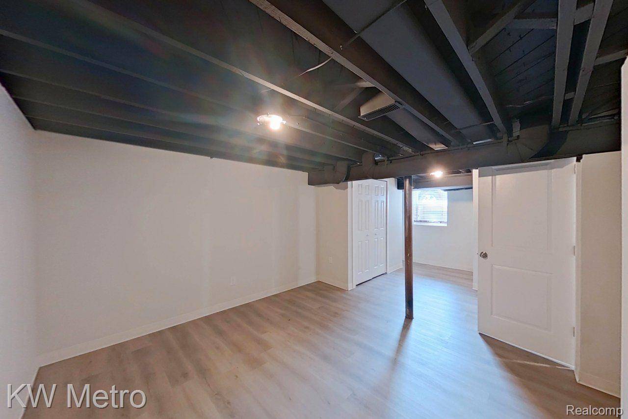 Ferndale, MI 48220,695 LIVERNOIS ST #4